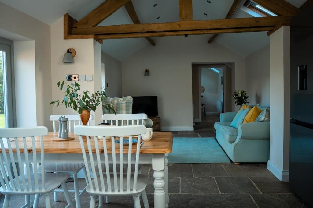 The Stables, Converted Barn Outside ยอร์ค ภายนอก รูปภาพ